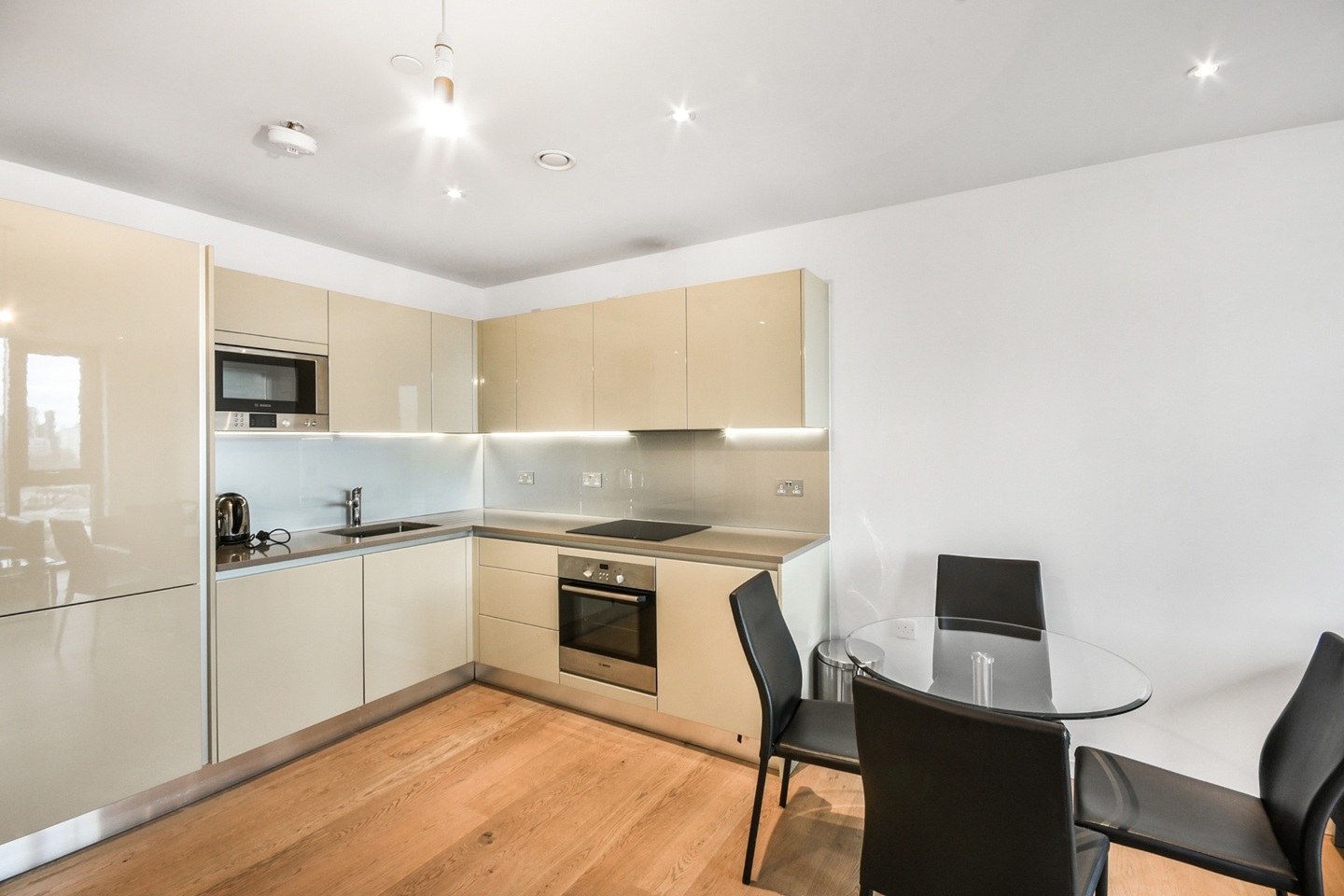 1 Bed Flat, St Gabriel Walk, SE1, N1 7GU photo 2