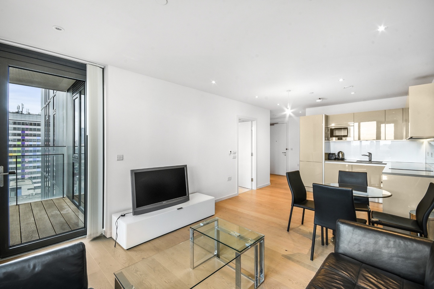 1 Bed Flat, St Gabriel Walk, SE1, N1 7GU photo 3