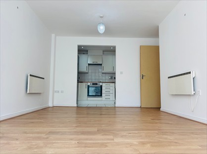 2 Bed Flat, Wooldridge Close, TW14