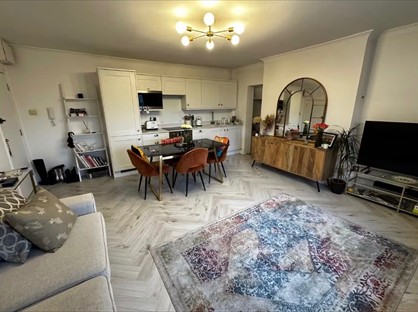 1 Bed Flat, Church Road, TW10