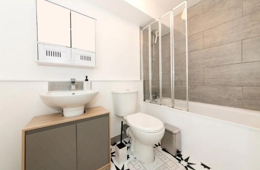 1 Bed Flat, Fitzroy St, W1T, N1 7GU photo 4