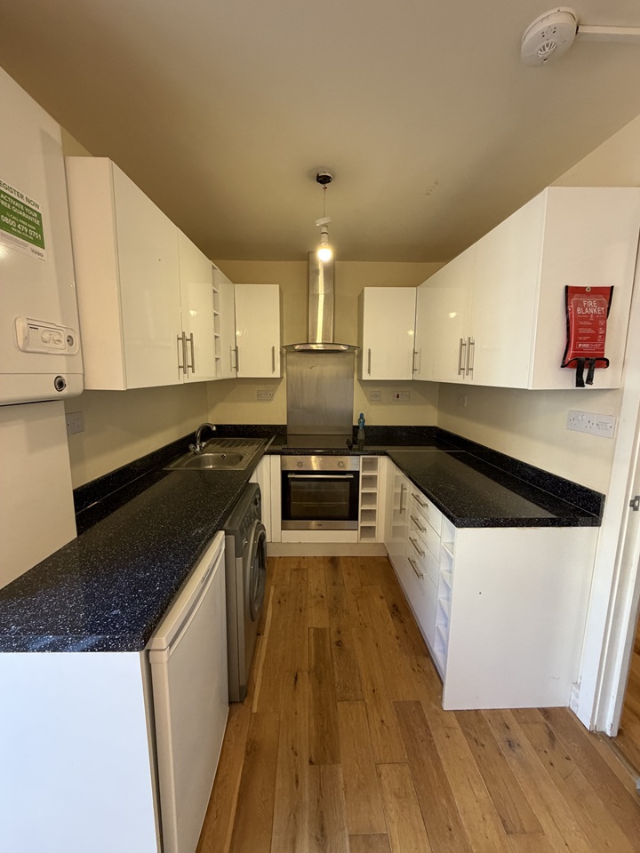 2 Bed Flat, Brixton Road, SW9 photo 2