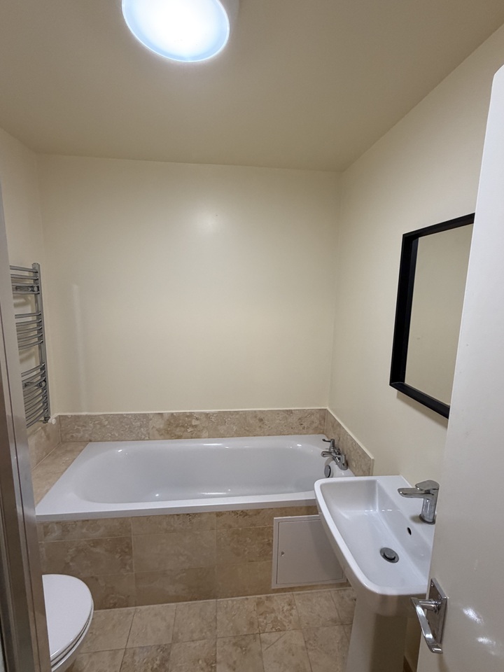 2 Bed Flat, Brixton Road, SW9 photo 3