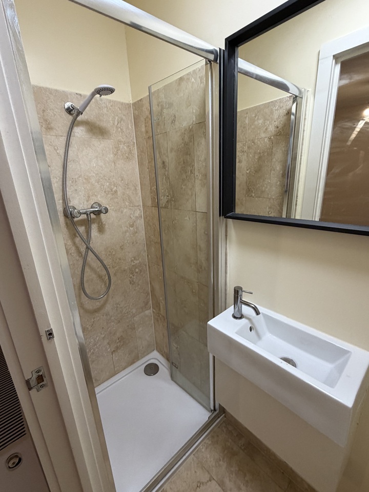 2 Bed Flat, Brixton Road, SW9 photo 5