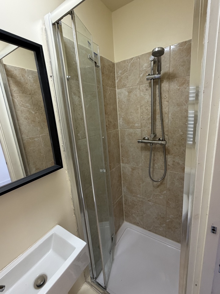 3 Bed Flat, Brixton Road, SW9 photo 2