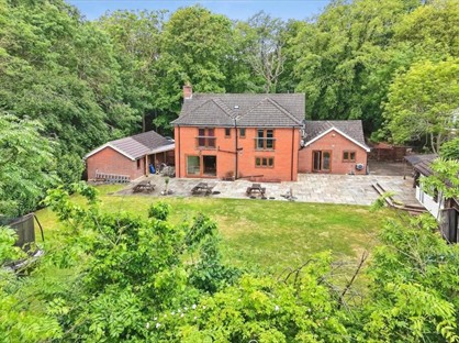 6 Bed Detached House, Broxhill Road, RM4
