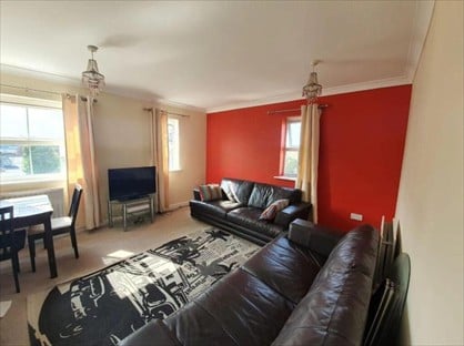2 Bed Flat, Crispin Way, UB8
