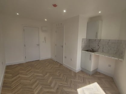 Studio Flat, Camberwell Church St, SE5