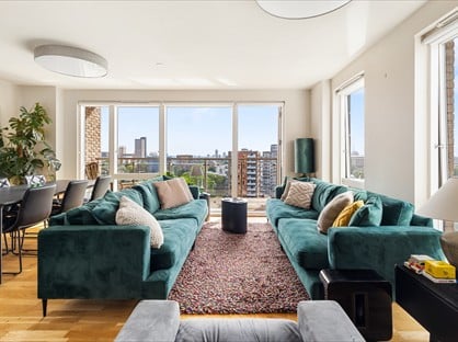 3 Bed Flat, Limehouse Cut Canal, E14