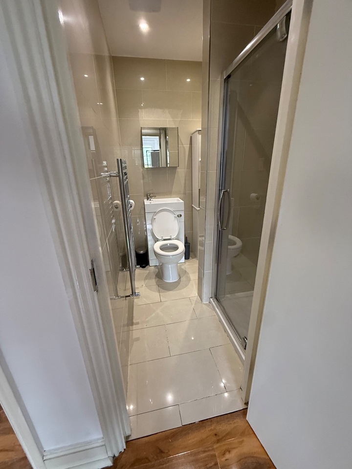 3 Bed Flat, Camberwell New Rd, SE5 photo 5