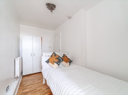 Room in a Shared Flat, Winchfield House, SW15