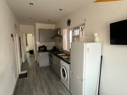 1 Bed Flat, Whalebone Lane North, RM6