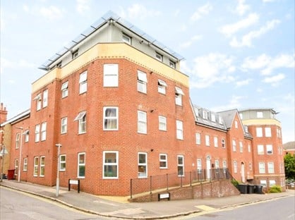 2 Bed Flat, East View Place, RG1
