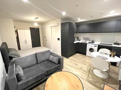 Studio Flat, Seymour Grove, M16