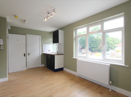 Studio Flat, Cedars Road, CR0