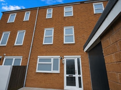Bedsit, Castle Close, E9