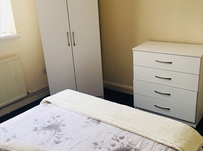 Room in a Shared House, High St, B66