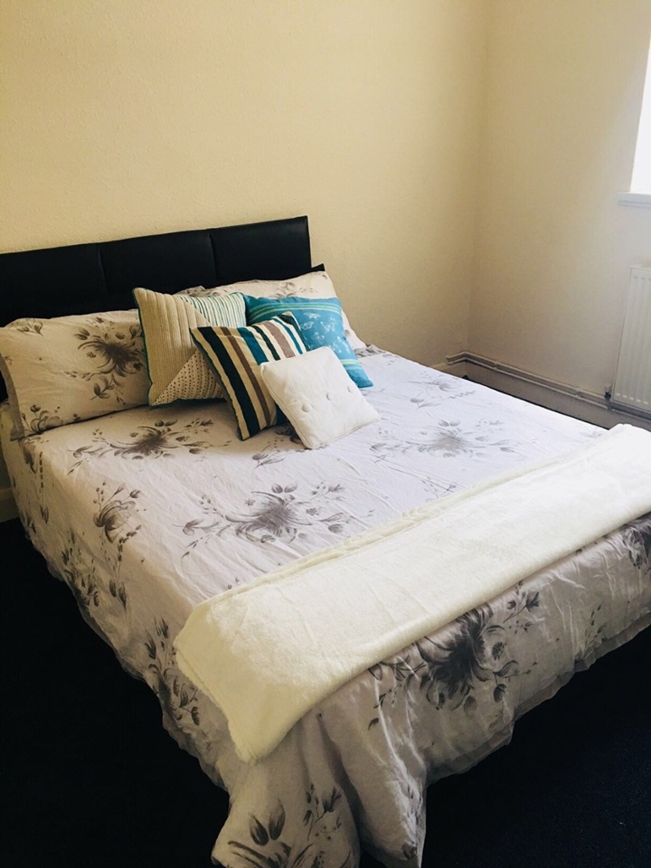 Room in a Shared House, High St, B66 photo 2