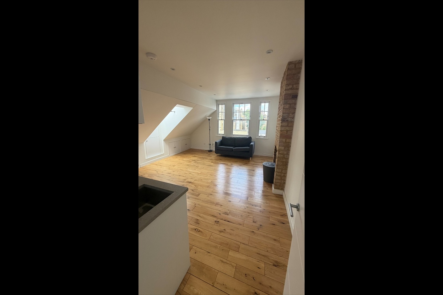 2 Bed Flat, Callow Street, SW3 photo 2