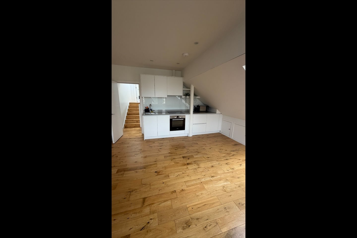 2 Bed Flat, Callow Street, SW3 photo 3