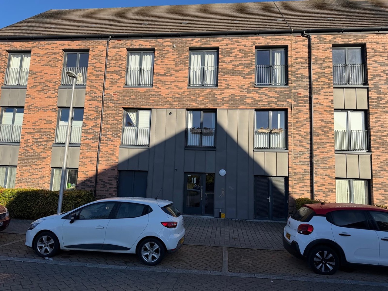 2 Bed Flat, Mottram Road, EH4 photo 2