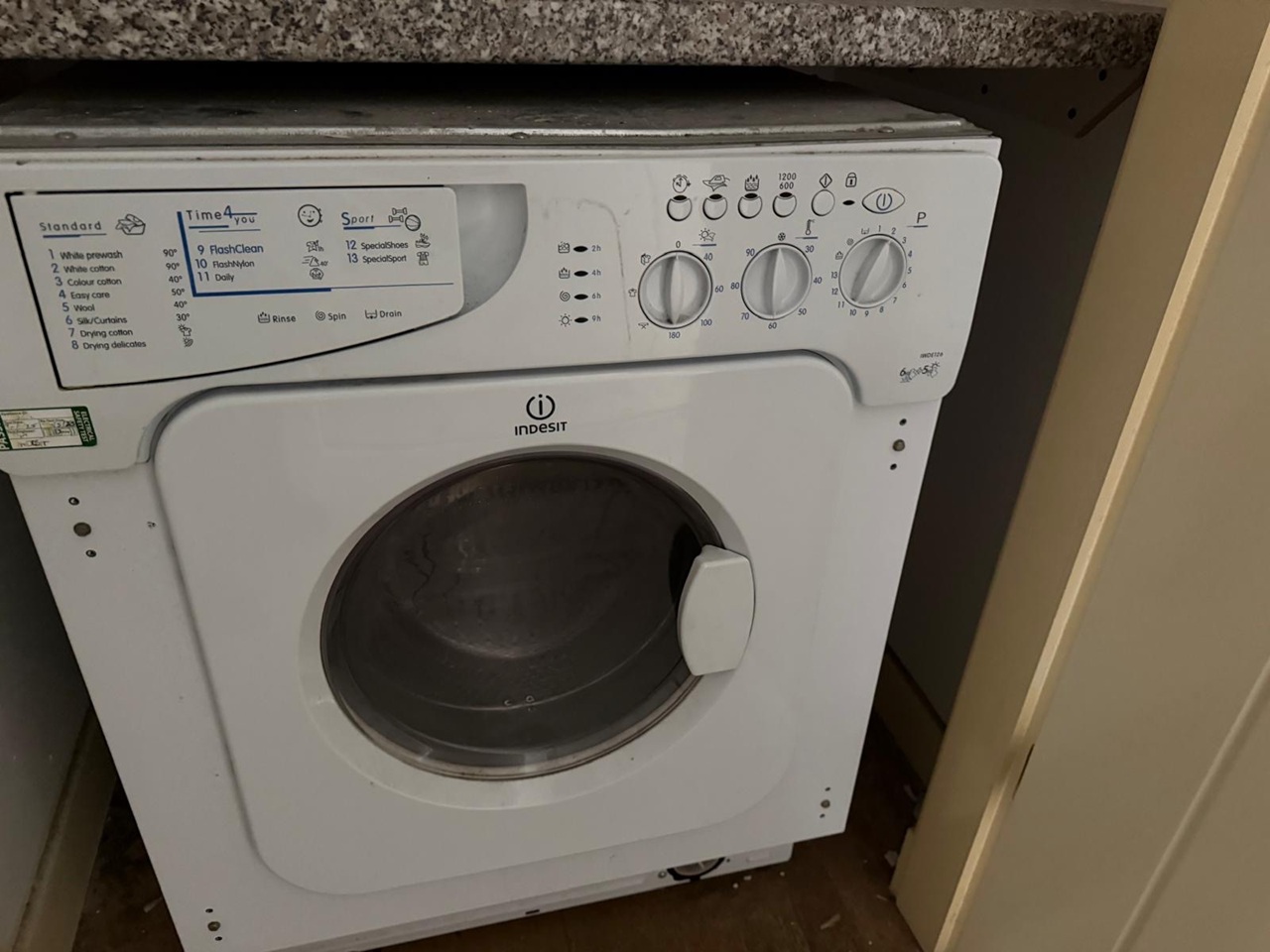 2 Bed Flat, Mottram Road, EH4 photo 4