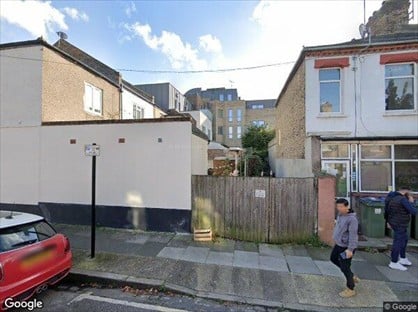 5 Bed Semi-Detached House, Abery St, SE18