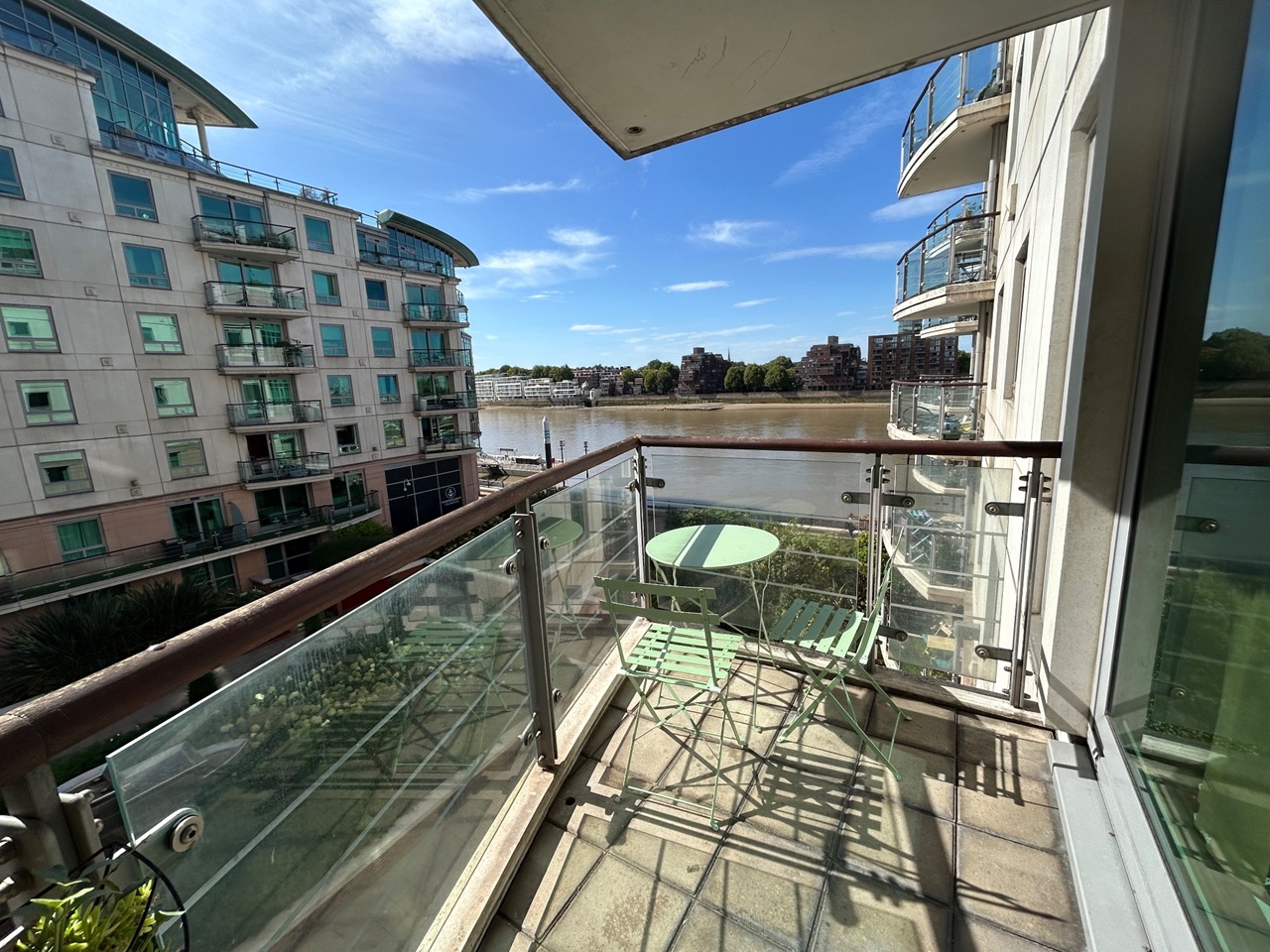 2 Bed Flat, Bridge House, SW8 photo 4