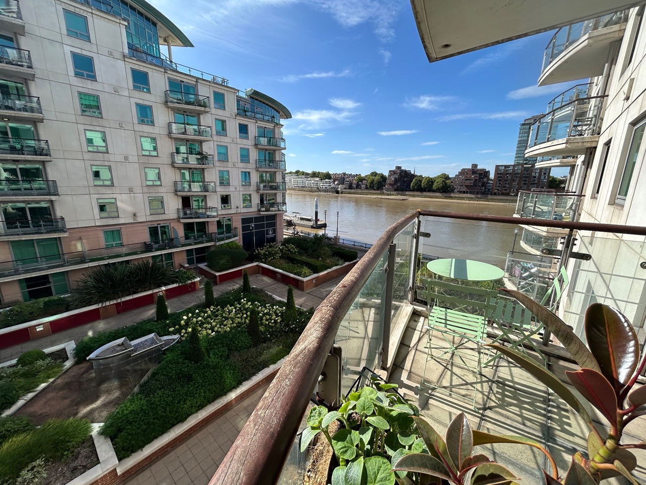 2 Bed Flat, Bridge House, SW8 photo 5