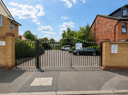 2 Bed Flat, Upward Court, RM1