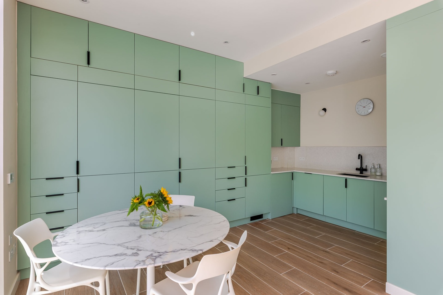 2 Bed Maisonette, Poole St, N1 photo 3