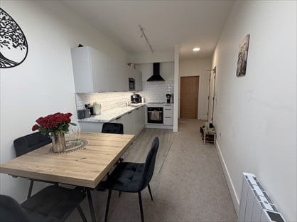 1 Bed Flat, Exeter House, GU6