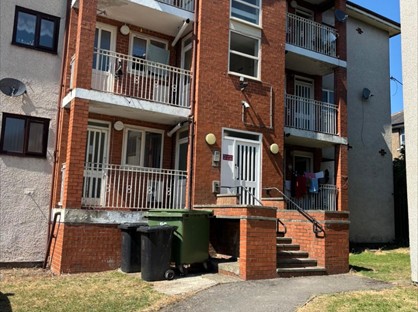 2 Bed Flat, Regency Court, BD8