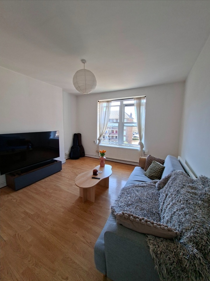 2 Bed Flat, Eastdown House, E8 photo 3