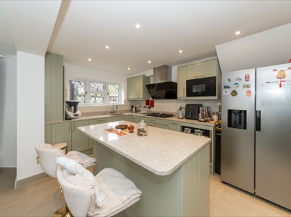 5 Bed Detached House, Hilmanton, RG6