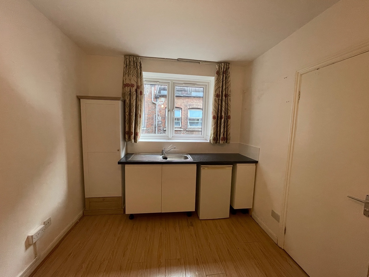 Studio Flat, Holloway Road, N7 photo 3