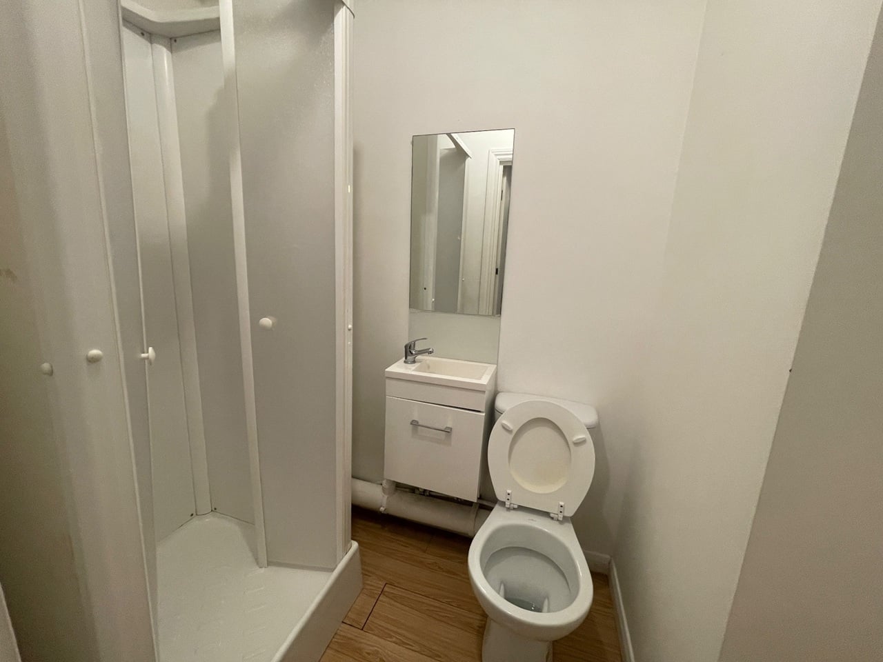Studio Flat, Holloway Road, N7 photo 5