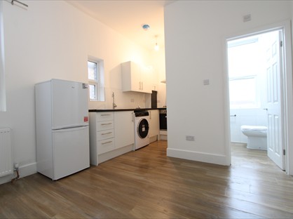 Studio Flat, North End Road, SW6