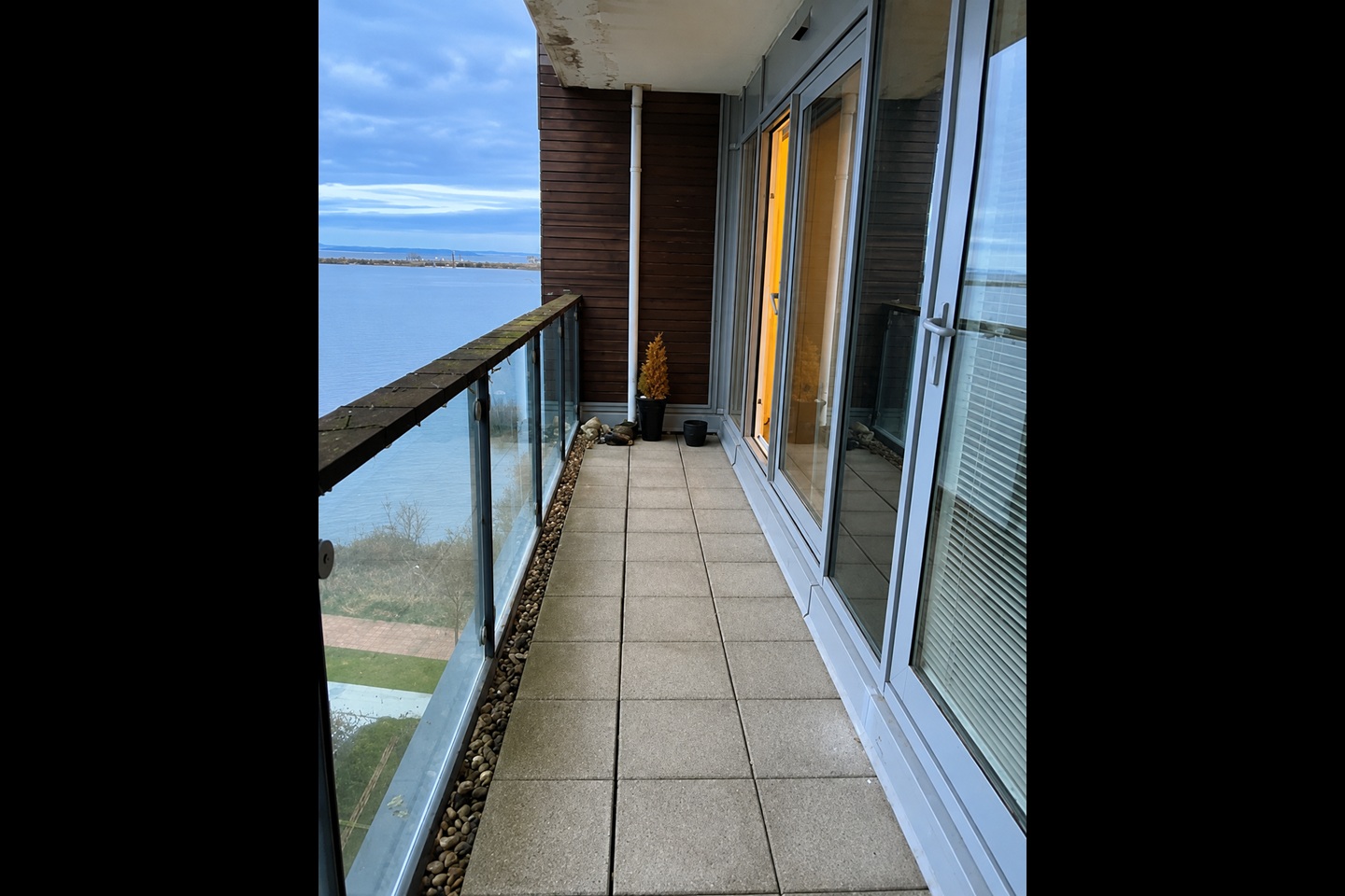 2 Bed Flat, Ferry Court, CF11 photo 2