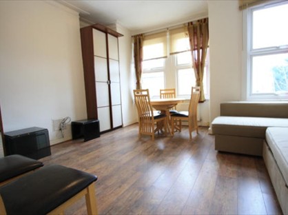 2 Bed Flat, Miller Road, SW19