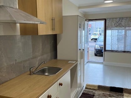 Studio Flat, West Point Close, TW4