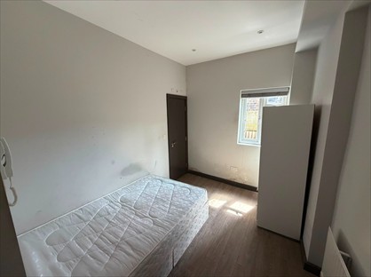Studio Flat, Wheathill Road, SE20