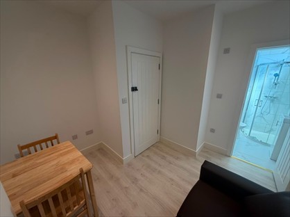 Studio Flat, Catford Hill, SE6