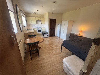 Studio Flat, St Saviours Crest, LU1