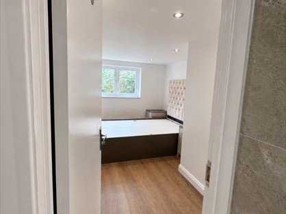 Studio Flat, Hanworth Road, TW3