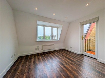 1 Bed Flat, Field Court, SW19