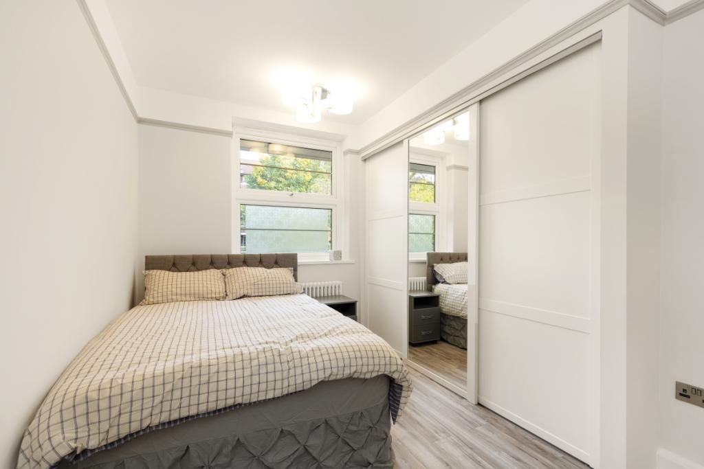 2 Bed Flat, St Katherines Way, E1W photo 5
