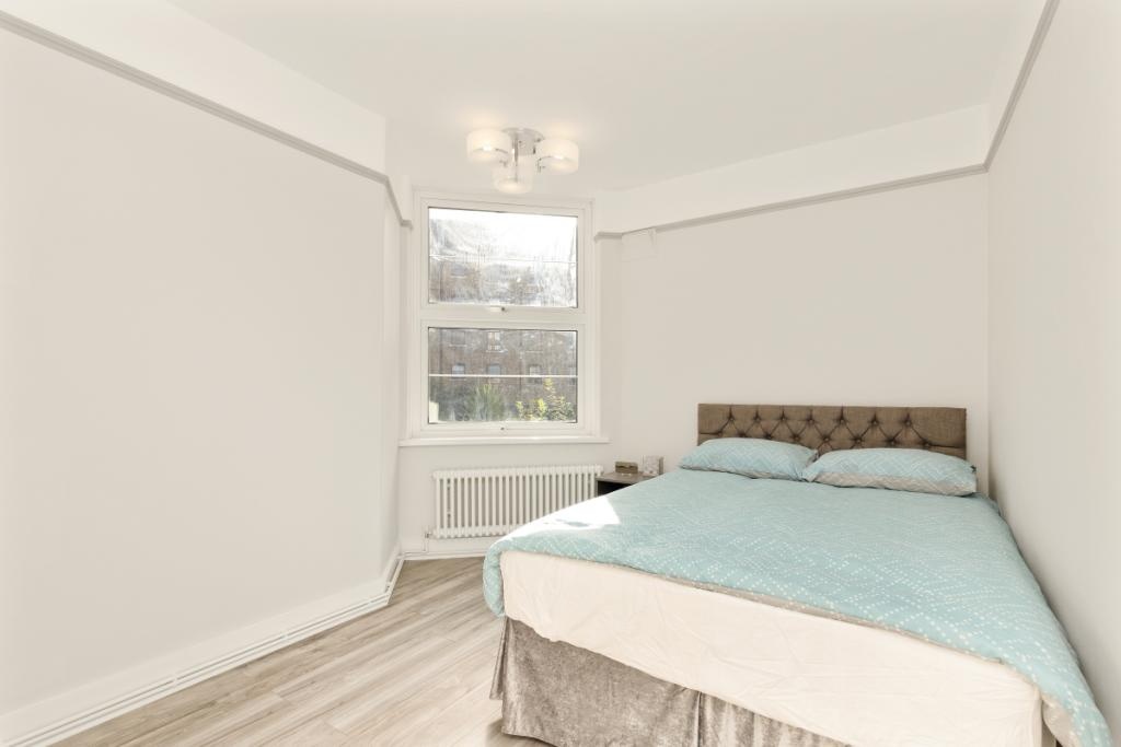 2 Bed Flat, St Katherines Way, E1W photo 4