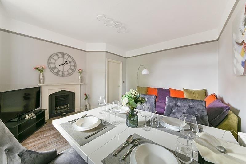 2 Bed Flat, St Katherines Way, E1W photo 3