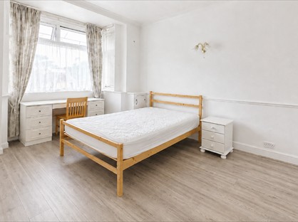 4 Bed Terraced House, Thorncroft Road, PO1